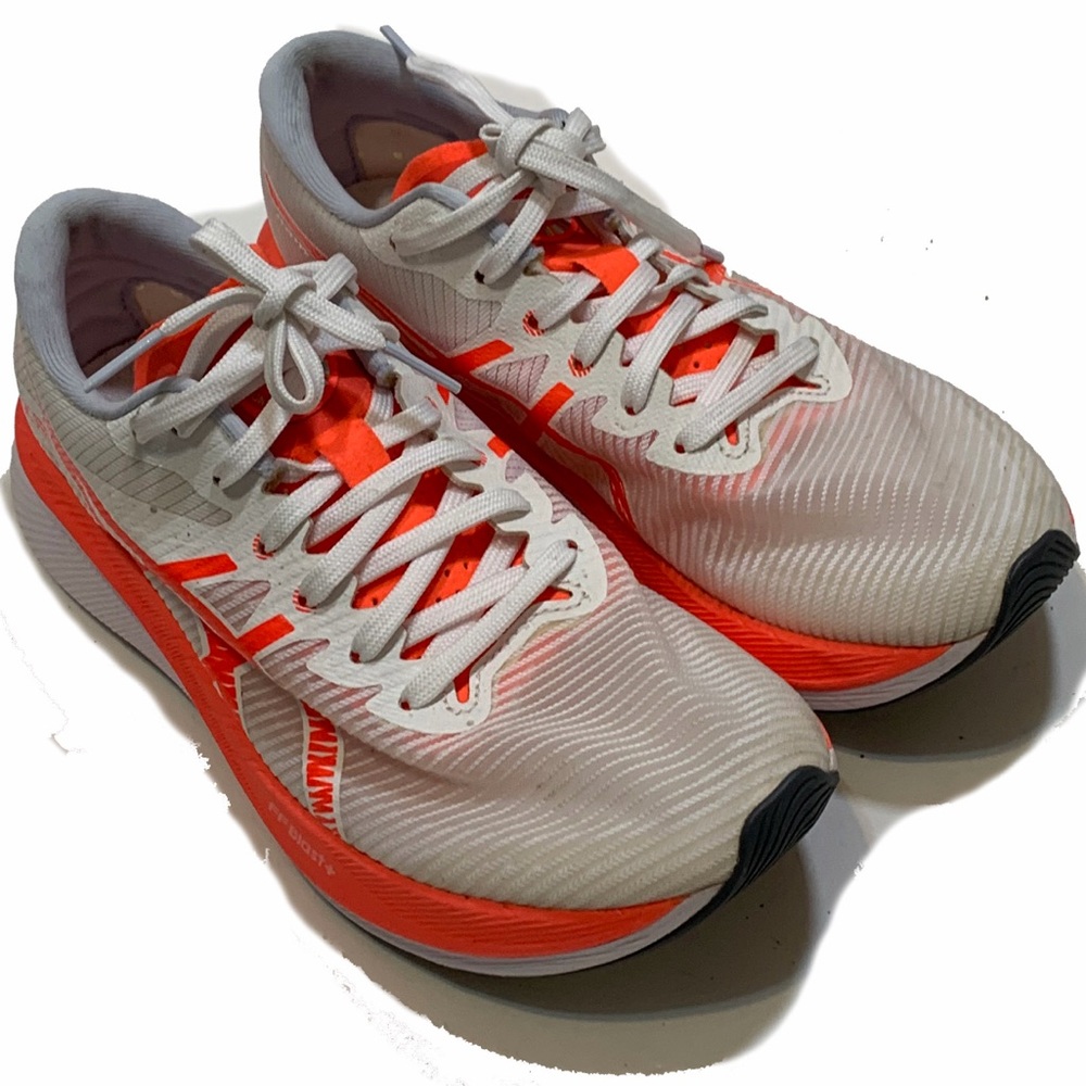 7.5 / Asics magic speed shoes